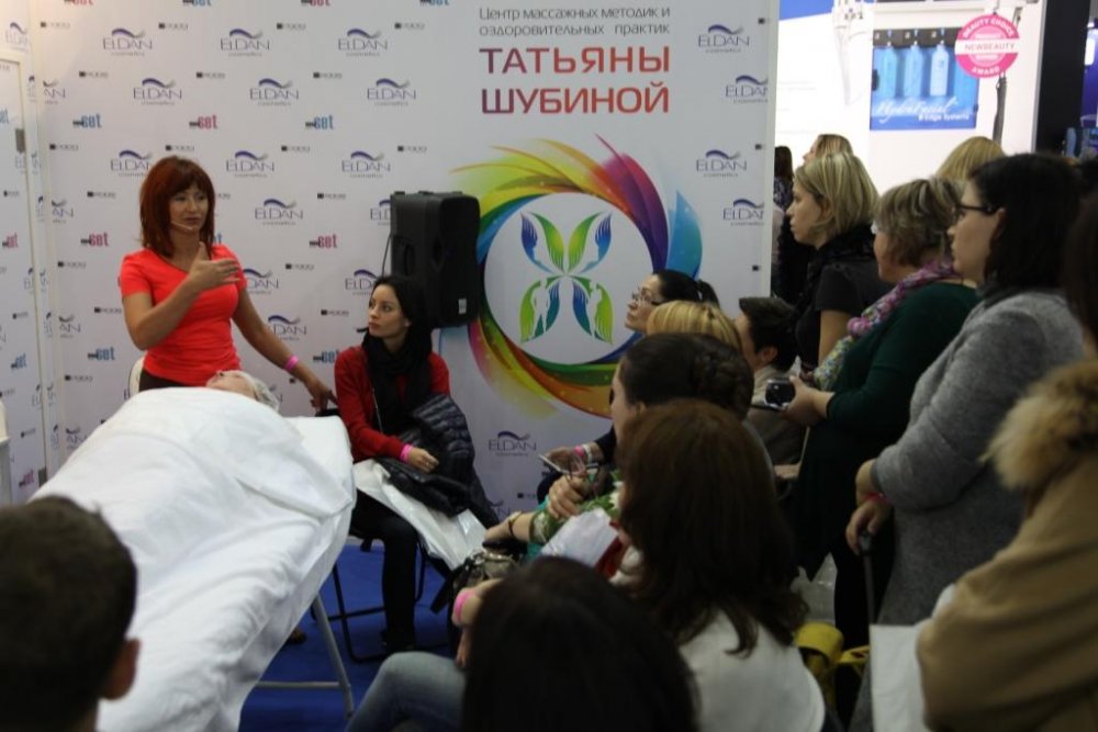 Шубина Татьяна на стенде ELDAN  окт-17.JPG